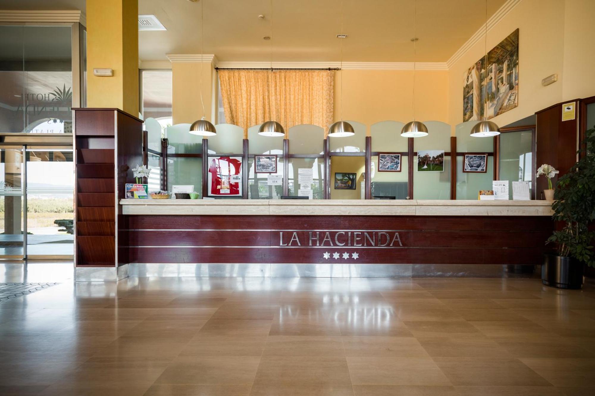 Ohtels La Hacienda Hotel ลาปีเนดา ภายนอก รูปภาพ